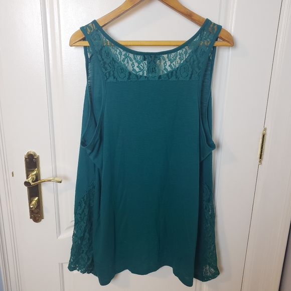 Lane Bryant Tank Top Shark Bite Hem Lace Details - Picture 4 of 4